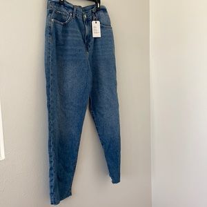 High rise, relaxed fit mom jean